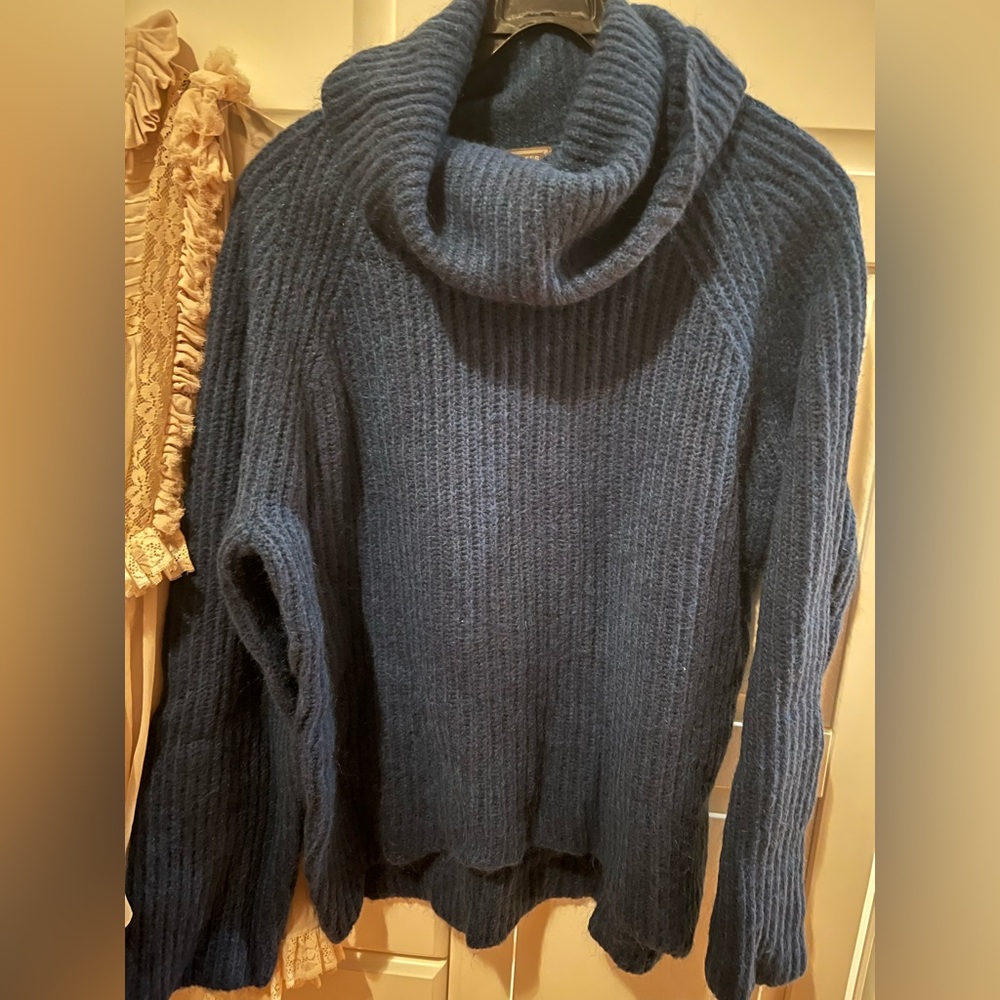 🍭3for 1 Price🥰Cozy wool Blue crawl turtlneck  Sweater